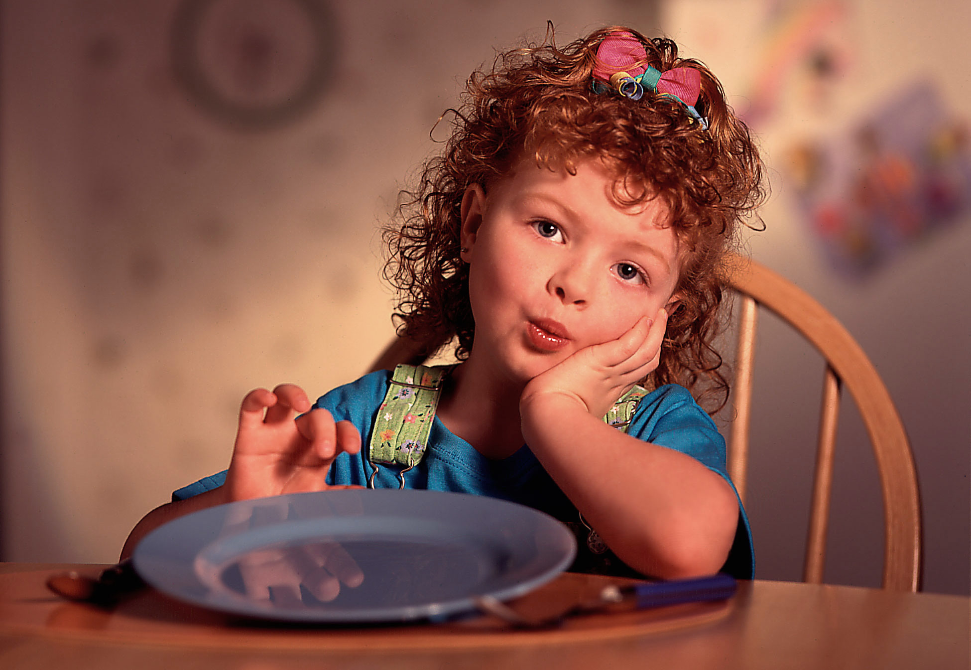 girl_dining_room_table