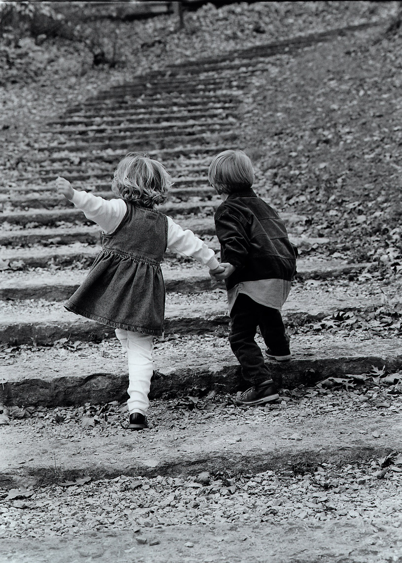 kids_on_stairs